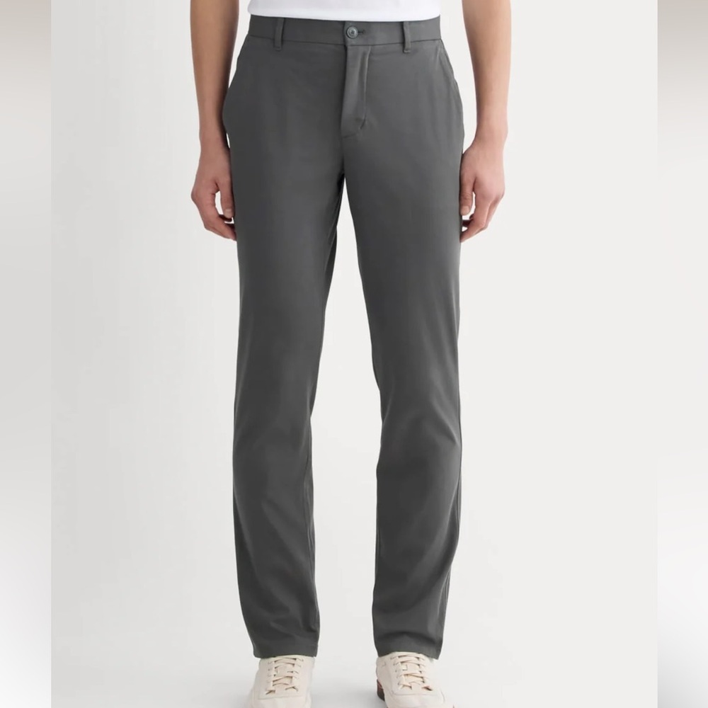 Everlane Men’s Uniform Collection Performance Chino - Slate Grey, Athletic Fit